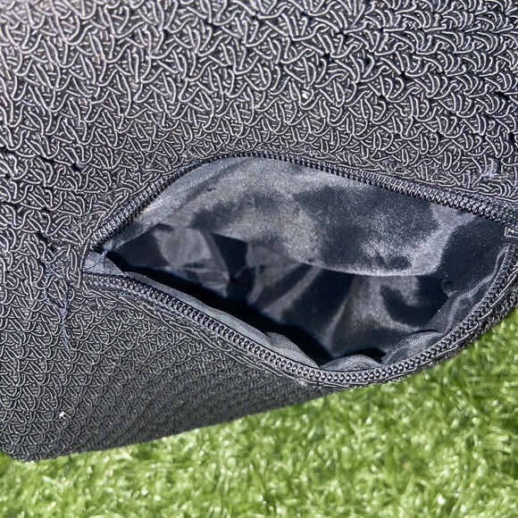 Knitted purse - Picture 4 of 4